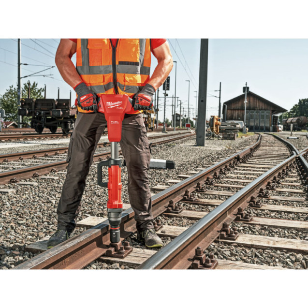Гайковерт железнодорожный аккумуляторный 1'' (2000 Нм) MILWAUKEE M18 FHIWF1R-0C (каркас) Гайковерт железнодорожный аккумуляторный 1'' (2000 Нм) MILWAUKEE M18 FHIWF1R-0C (каркас)