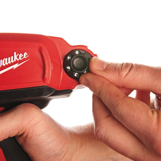 Клеевой пистолет MILWAUKEE M12 PCG/400A-201B (Li-Ion 2Ач) 4933441665