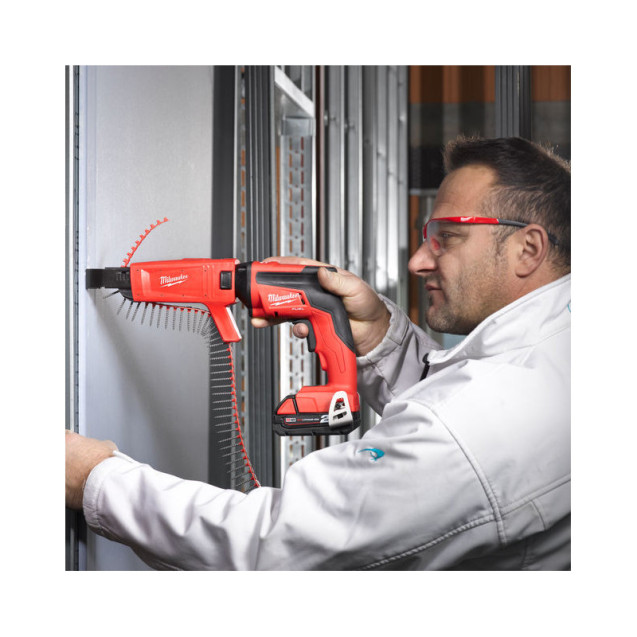 Шуруповерт для гипсокартона MILWAUKEE M18 FUEL FSGC-202X крут. мом. 13 Нм, 4933459199 Шуруповерт для гипсокартона MILWAUKEE M18 FUEL FSGC-202X крут. мом. 13 Нм, 4933459199