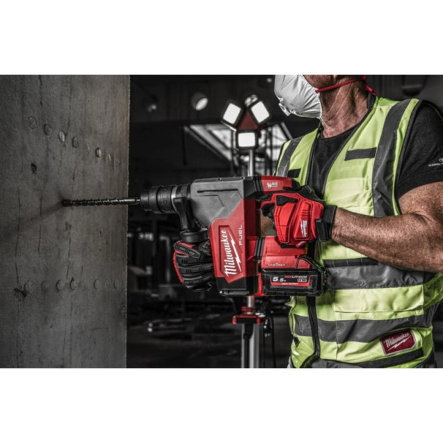 Перфоратор аккумуляторный бесщёточный SDS PLUS удар 5,0 Дж M18 ONEFHPX-0X FUEL FIXTEC™