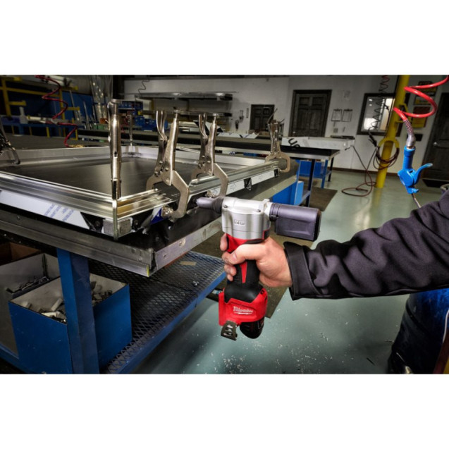 Заклепочник акумуляторний MILWAUKEE M12 BPRT-0, закл. 2,4-4,8мм