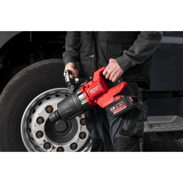 Гайкокрут високомоментний 1'' (2711 Нм) MILWAUKEE M18 FUEL ONEFHIWF1DS-121C Гайкокрут високомоментний 1'' (2711 Нм) MILWAUKEE M18 FUEL ONEFHIWF1DS-121C