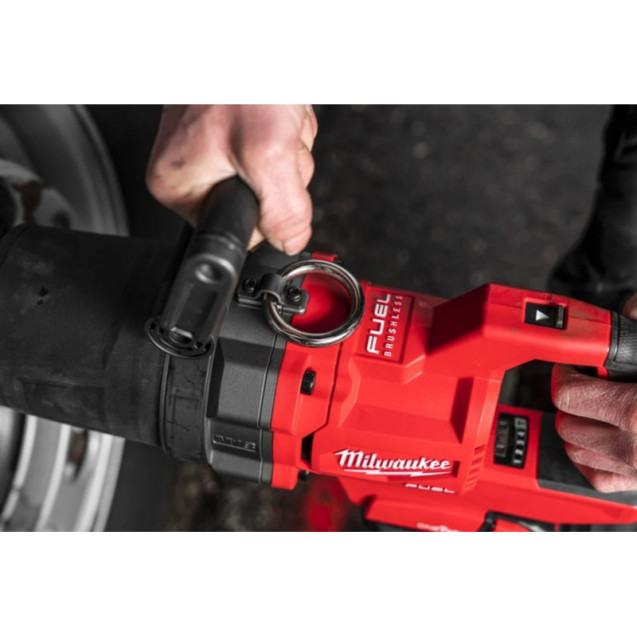 Гайкокрут високомоментний 1'' (2711 Нм) MILWAUKEE M18 FUEL ONEFHIWF1DS-121C Гайкокрут високомоментний 1'' (2711 Нм) MILWAUKEE M18 FUEL ONEFHIWF1DS-121C