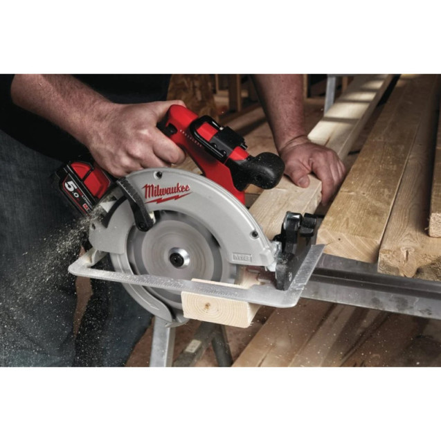 Циркулярна пила з діаметром диска 190 M18 BLCS66-0X MILWAUKEE 4933464589 Циркулярна пила з діаметром диска 190 M18 BLCS66-0X MILWAUKEE 4933464589