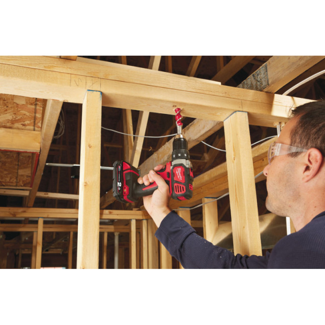 Дрель-шуруповерт MILWAUKEE M18 BDD-202C крутящий момент 50Нм 4933443555 ХИТ Дрель-шуруповерт MILWAUKEE M18 BDD-202C крутящий момент 50Нм 4933443555 ХИТ