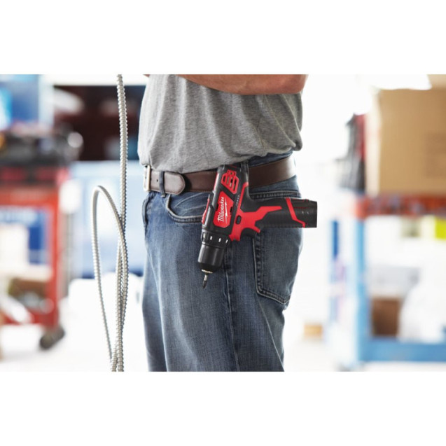Дриль-шурупокрут MILWAUKEE M12 BDD-202C крутящий момент 30 Нм 4933441915