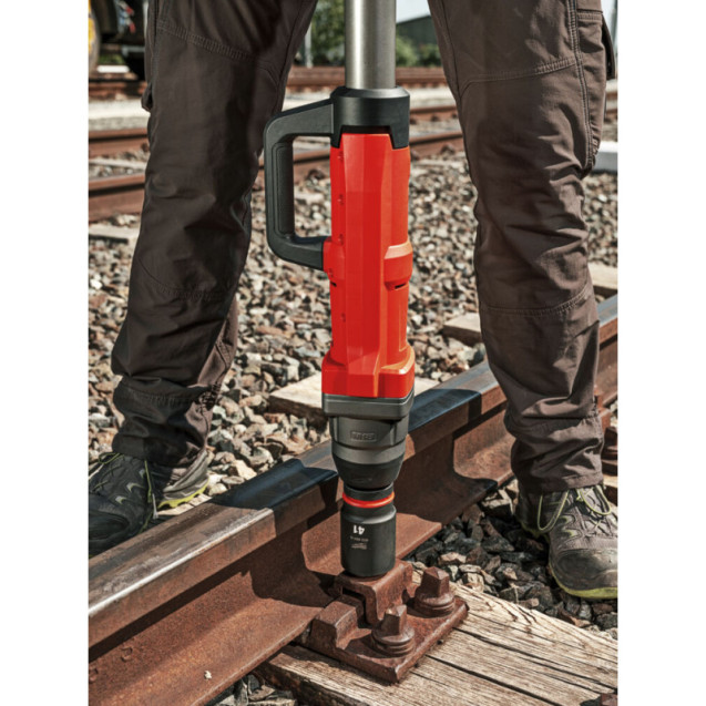 Гайковерт железнодорожный аккумуляторный 1'' (2000 Нм) MILWAUKEE M18 FHIWF1R-0C (каркас) Гайковерт железнодорожный аккумуляторный 1'' (2000 Нм) MILWAUKEE M18 FHIWF1R-0C (каркас)