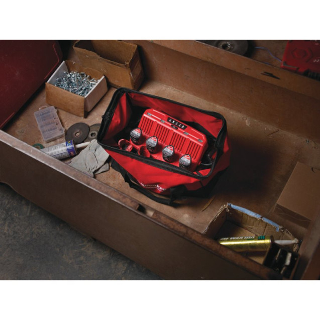 Зарядний пристрій MILWAUKEE, M12 C4 (для 4х акум. М12) Зарядний пристрій MILWAUKEE, M12 C4 (для 4х акум. М12)