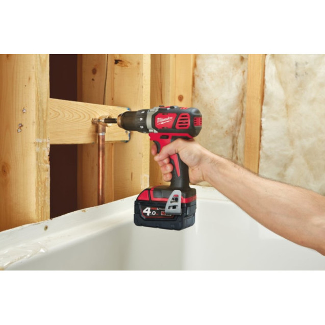 Дрель-шуруповерт MILWAUKEE M18 BDD-202C крутящий момент 50Нм 4933443555 ХИТ Дрель-шуруповерт MILWAUKEE M18 BDD-202C крутящий момент 50Нм 4933443555 ХИТ
