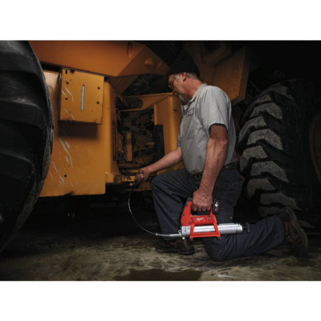 Шприць для змазки MILWAUKEE M12 GG-401B (Li-Ion 4Ач) 4933441675