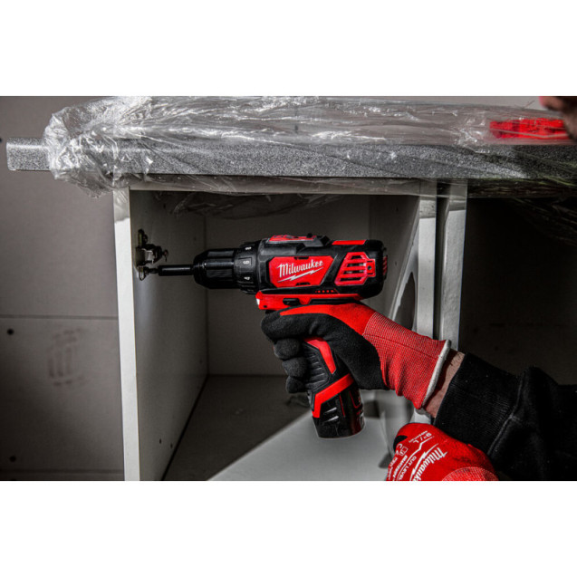 Дрель-шуруповерт M12 BDD-152С крутящий момент 30 Нм MILWAUKEE 4933451460
