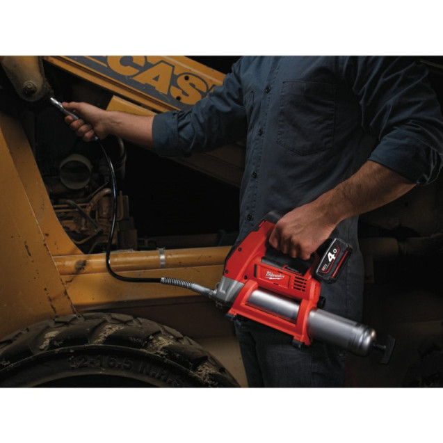 Шприць для змазки MILWAUKEE M12 GG-401B (Li-Ion 4Ач) 4933441675