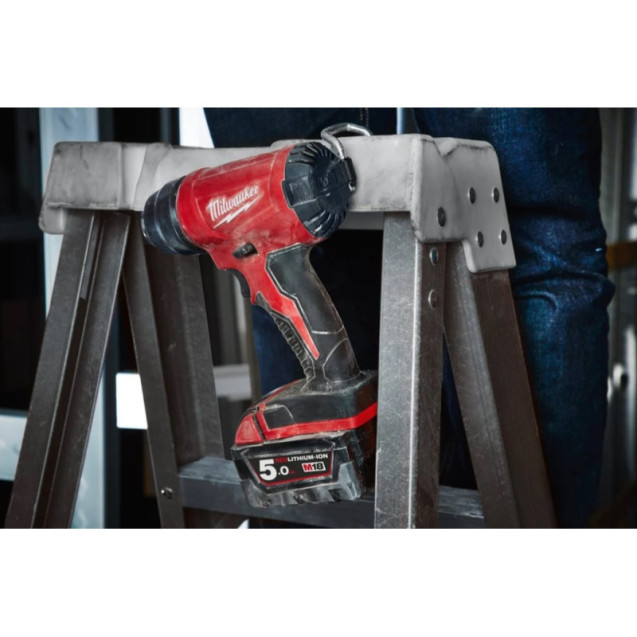 Термоповітродувка   акумуляторна MILWAUKEE, M18 BHG-502C (+ заряд.пристрій, 2 акум.Х 5Аг, кейс)