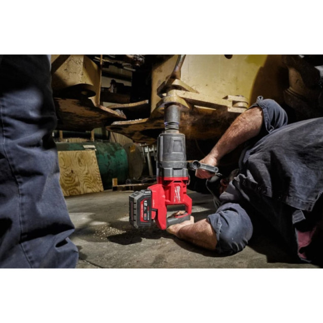 Гайкокрут високомоментний 1'' (2711 Нм) MILWAUKEE M18 FUEL ONEFHIWF1DS-121C Гайкокрут високомоментний 1'' (2711 Нм) MILWAUKEE M18 FUEL ONEFHIWF1DS-121C