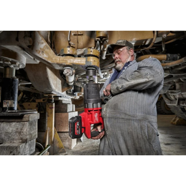 Гайкокрут високомоментний 1'' (2711 Нм) MILWAUKEE M18 FUEL ONEFHIWF1DS-121C Гайкокрут високомоментний 1'' (2711 Нм) MILWAUKEE M18 FUEL ONEFHIWF1DS-121C